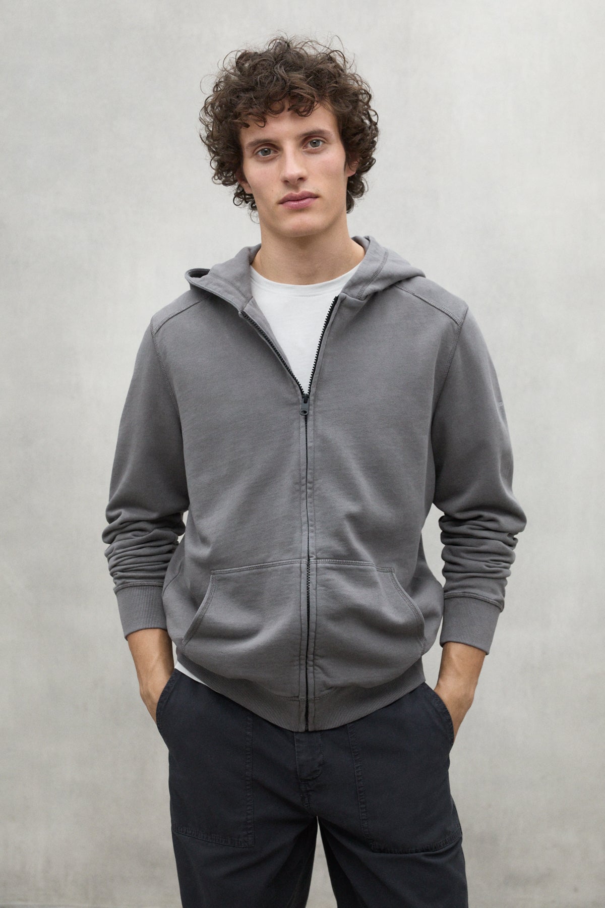 sudadera-rena-gris-oscuro-de-hombre-ecoalf image 2