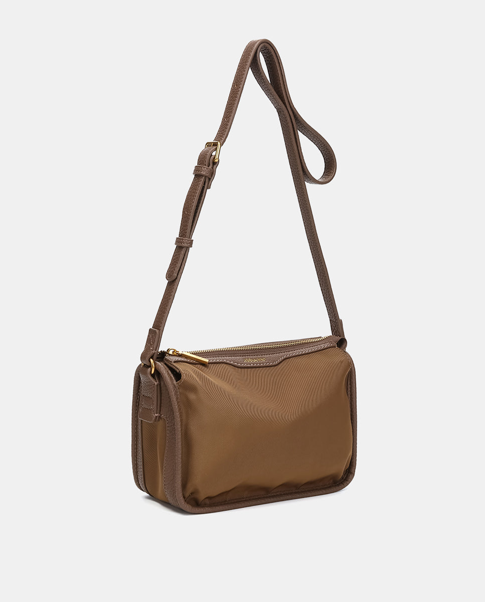 abbacino-bandolera-camel-tejido-reciclado-sport-casual image 2