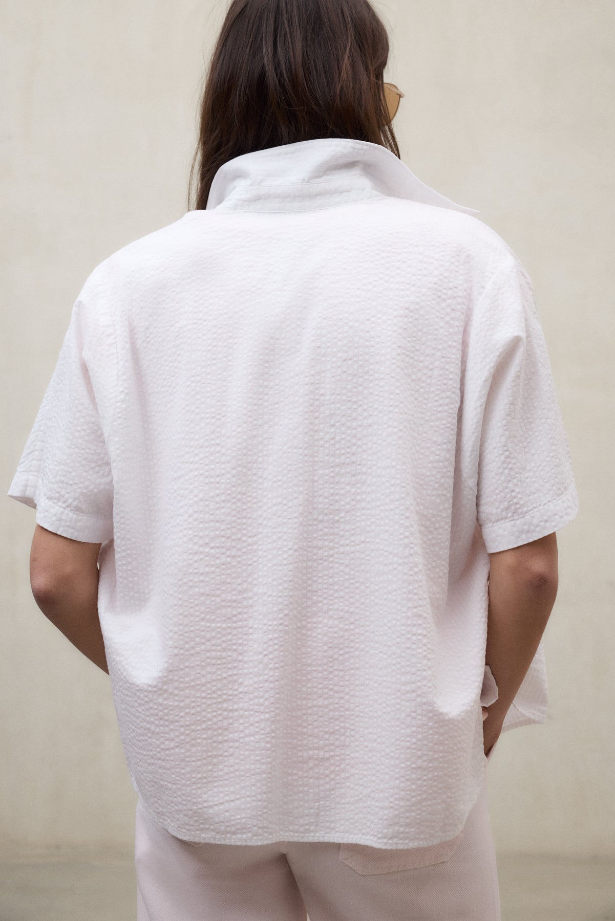 camisa-melania-de-seersucker-oversize-ecoalf-blanca-70-algod-n-org-nico-botones- image 3