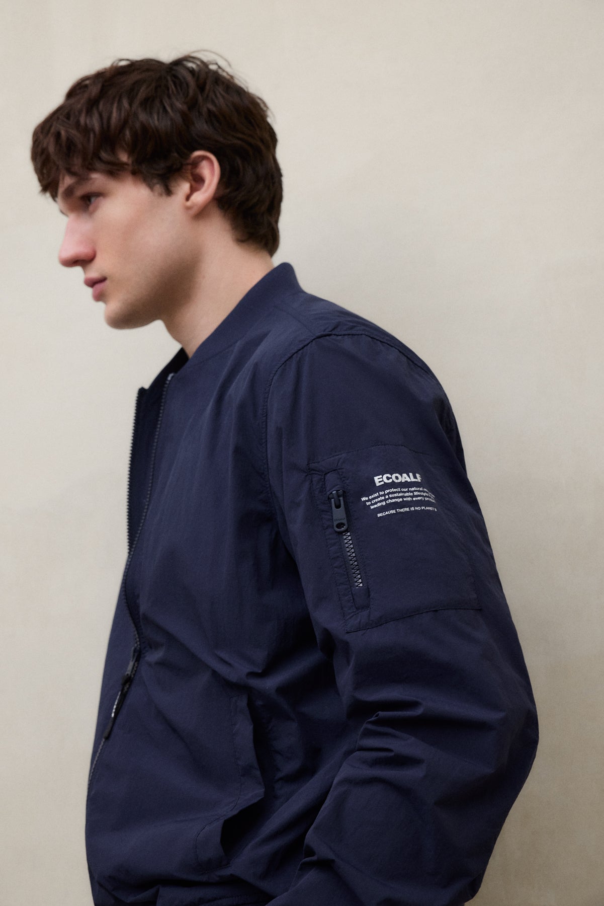 chaqueta-wale-ecoalf-azul-marino-de-poliamida-reciclada-para-hombre image 4