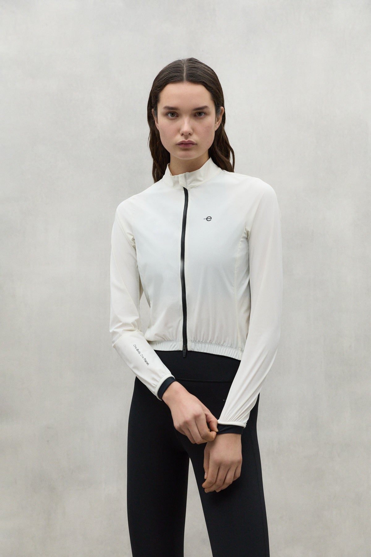 chaqueta-ecoalf-boulders-antartica-para-mujer-cortavientos-e-impermeable-plegabl image 2