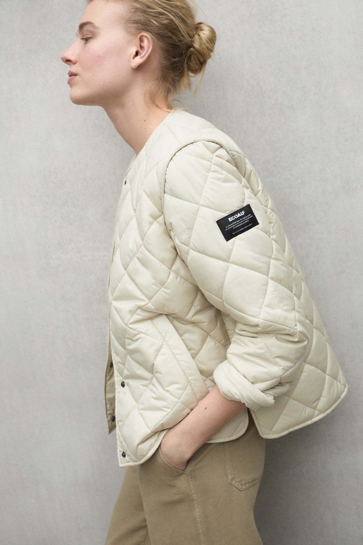 chaqueta-ecoalf-musa-beige-para-mujer-100-poli-ster-reciclado-repelente-al-agua- image 2