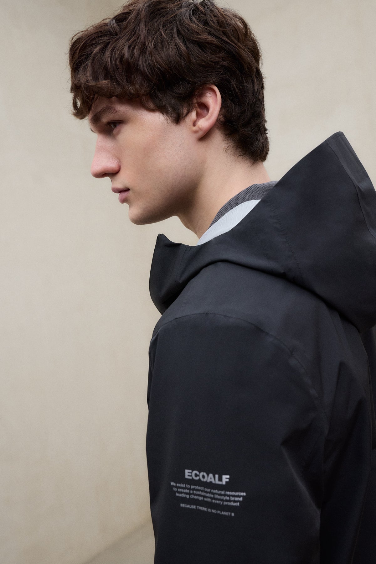 ecoalf-chaqueta-darwin-negra-de-poli-ster-reciclado-para-hombre image 4