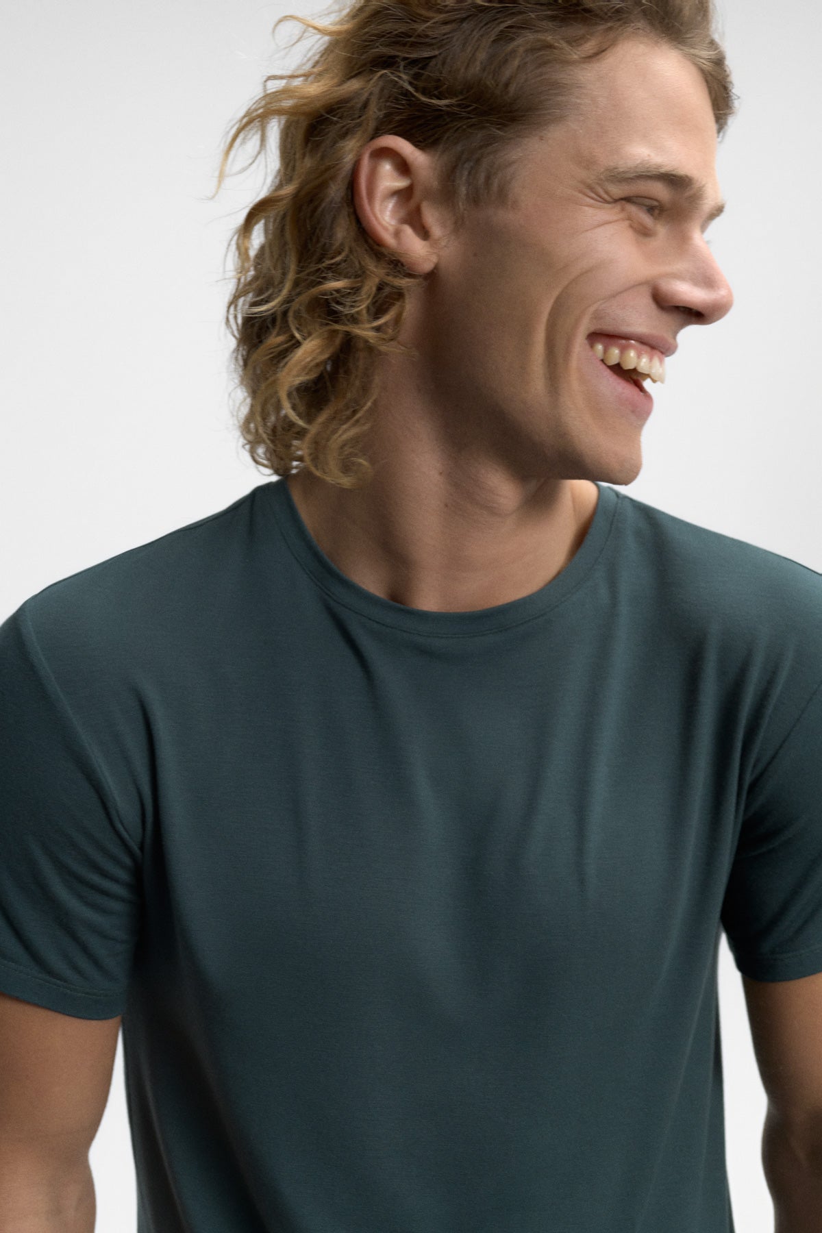 ecoalf-camiseta-amed-verde-micromodal-transpirable-y-el-stica image 4