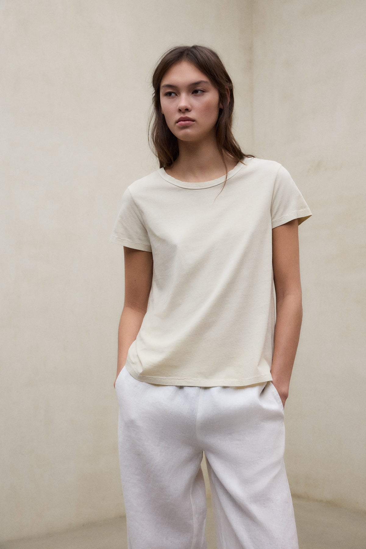 camiseta-ecoalf-keile-beige-de-mujer-100-algod-n-regenerativo-te-ida-con-pigment image 2