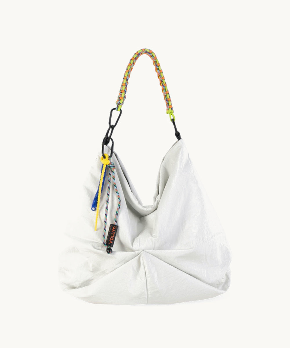 kbas-urban-rania-hobo-nylon-blanco-con-asa-trenzada image 1