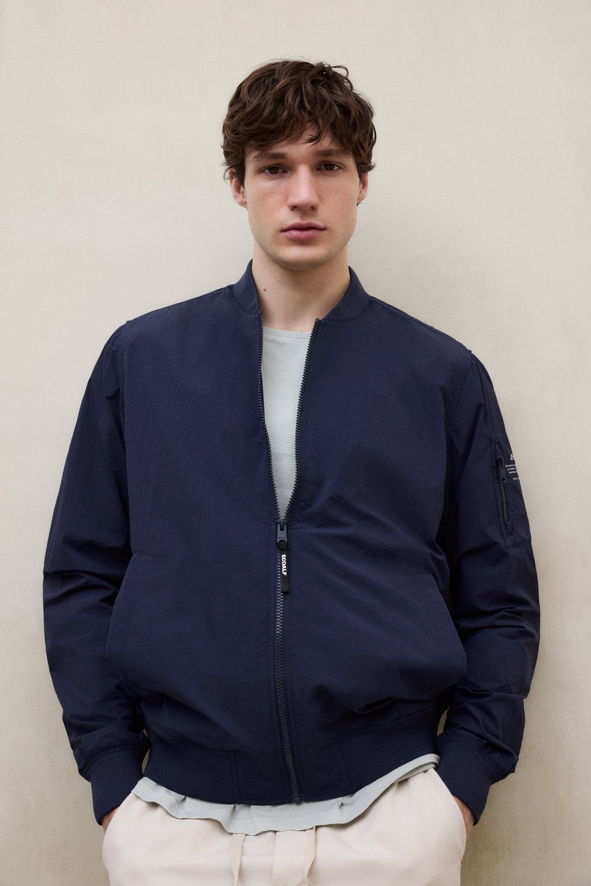 chaqueta-wale-ecoalf-azul-marino-de-poliamida-reciclada-para-hombre image 2