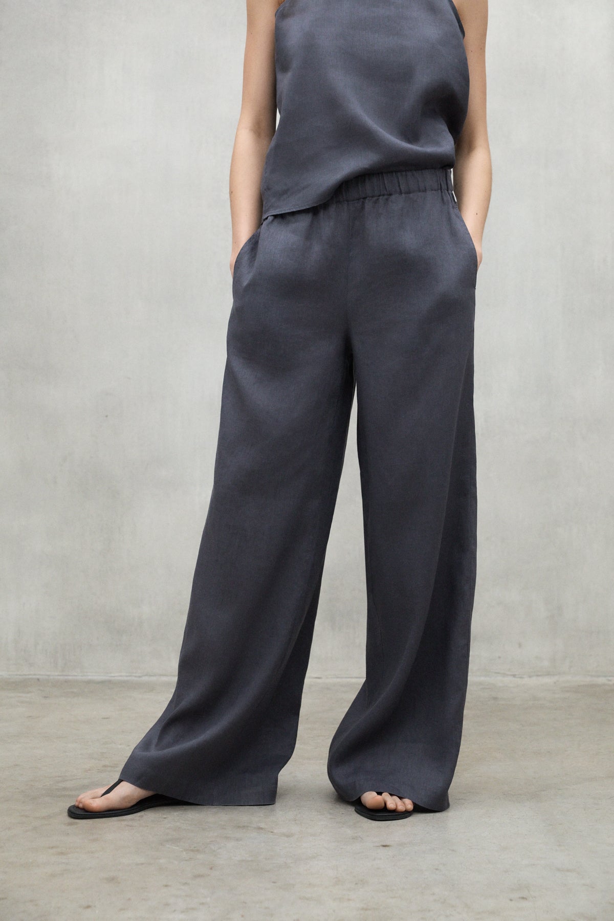 ecoalf-pantal-n-mossi-gris-oscuro-de-mujer-20-lino-reciclado-pierna-ancha-y-cint image 3