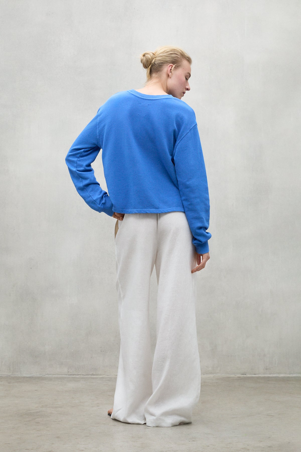 sudadera-ecoalf-rodas-azul-de-algod-n-reciclado-mujer-fit-regular-cuello-redondo image 2