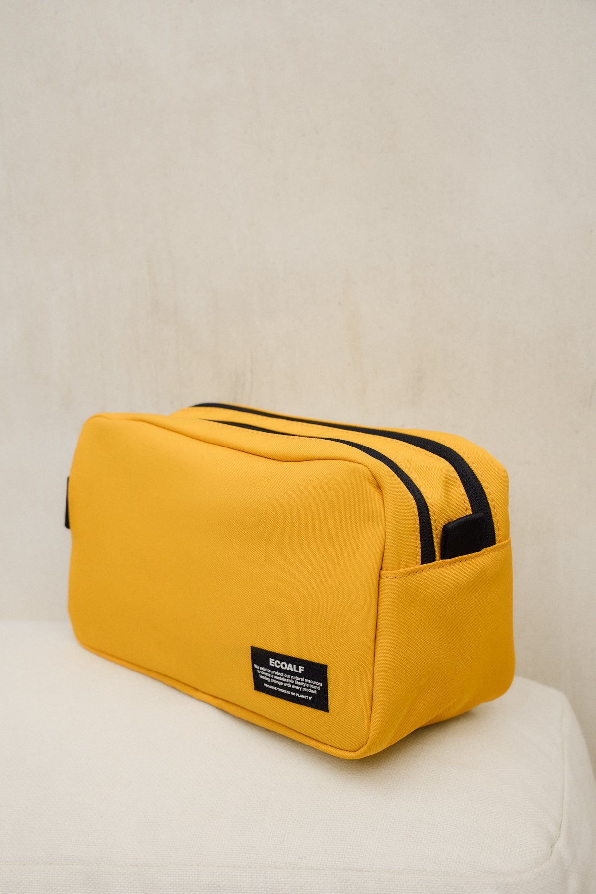 neceser-deportivo-vanity-amarillo-unisex-ecoalf-de-poli-ster-reciclado-4-4-l-y-r image 2