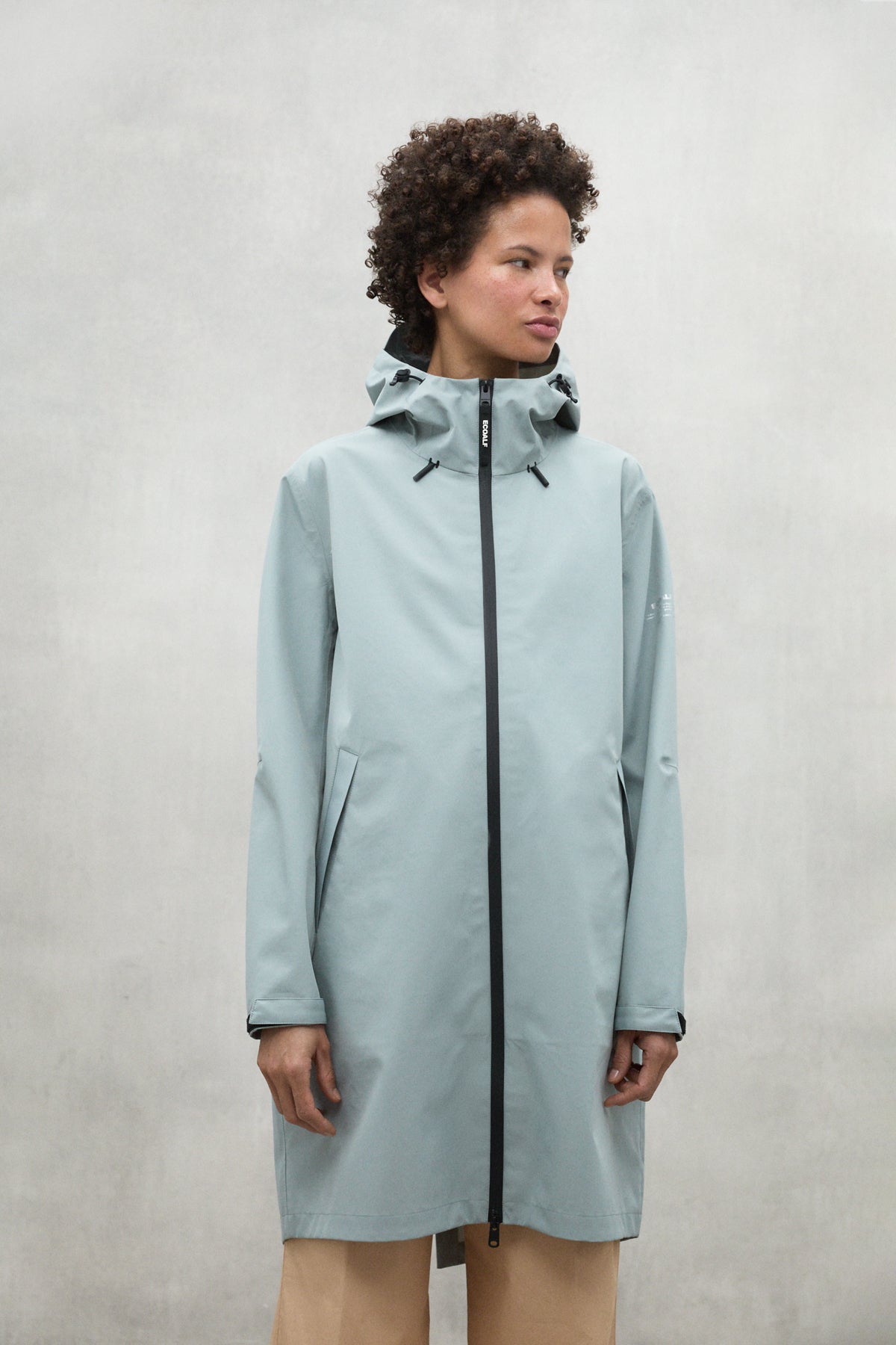 chaqueta-venue-ecoalf-verde-de-mujer-100-poli-ster-reciclado-impermeable image 2