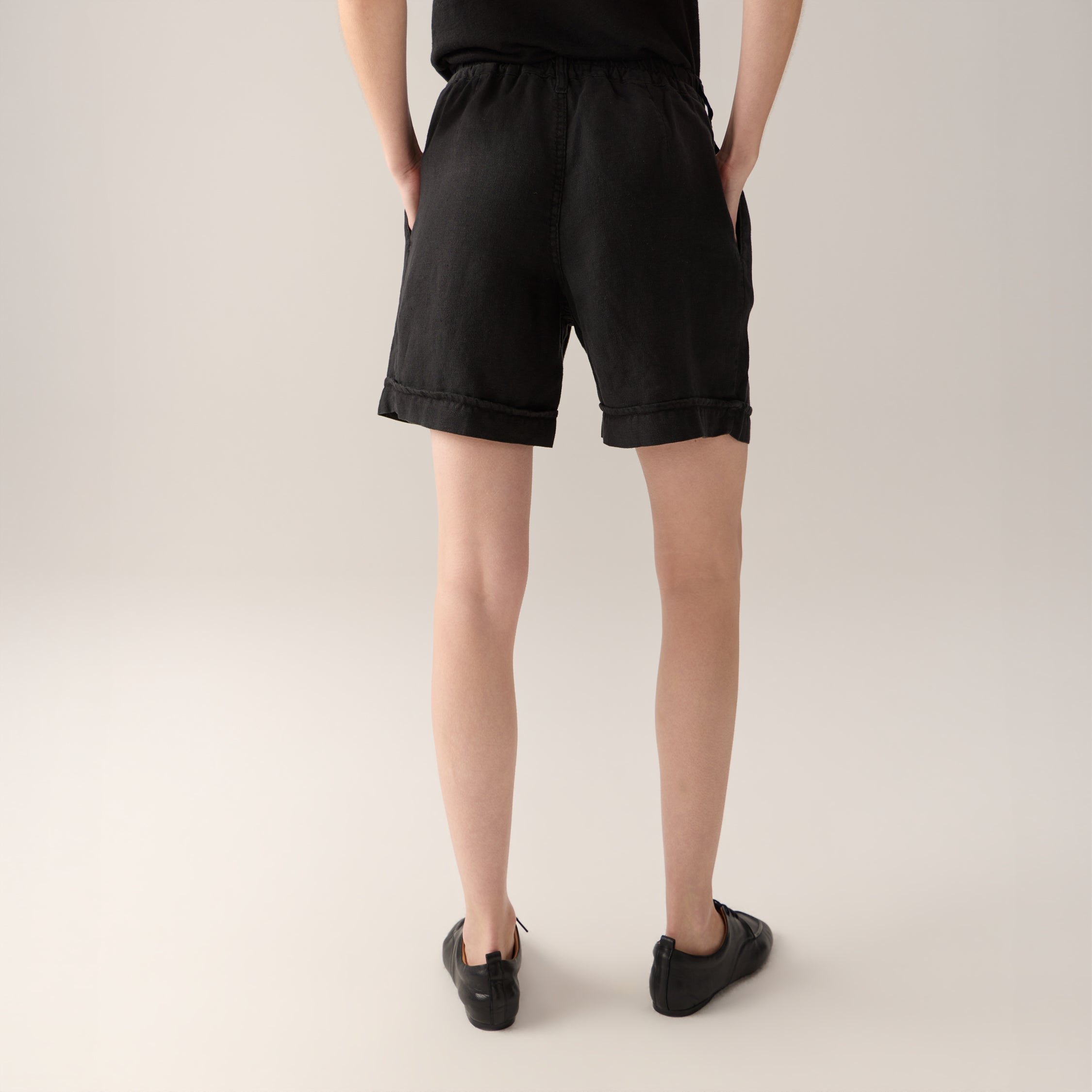 lois-saya-black-linen-pantal-n-de-lino image 2