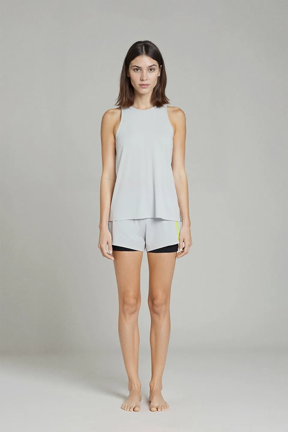 shorts-ecoalf-houston-gris-de-mujer-poliamida-reciclada-y-elastano-para-movimien image 1