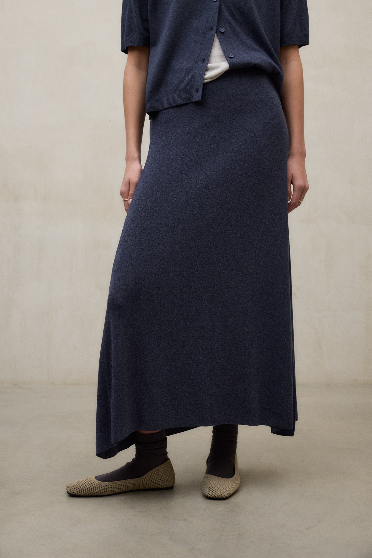 falda-ecoalf-ima-de-viscosa-lenzing-ecovero-color-azul-mujer-cintura-el-stica image 3