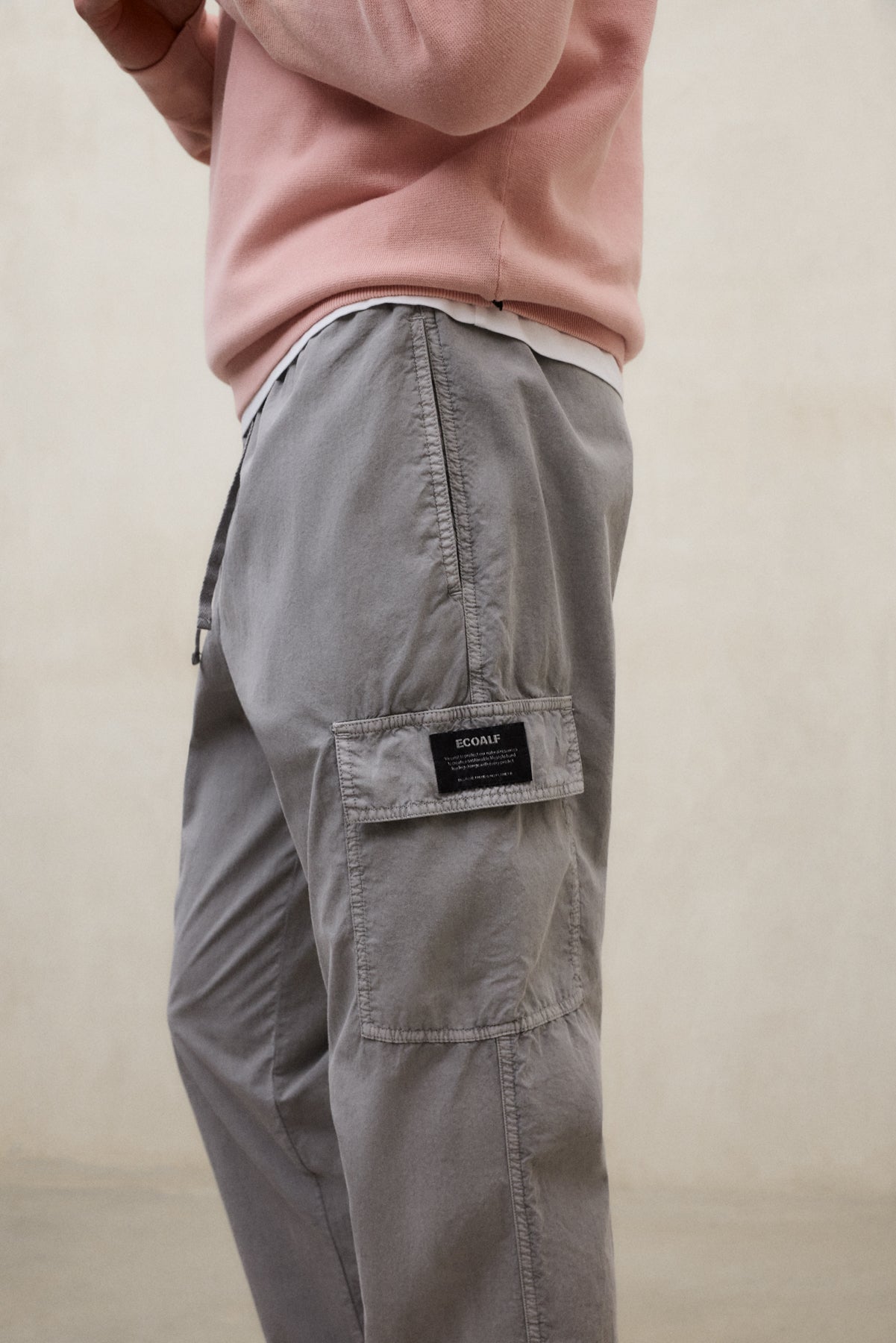 pantalones-ecoalf-targo-gris-de-hombre-algod-n-regenerativo-te-ido-natural-fit-s image 4