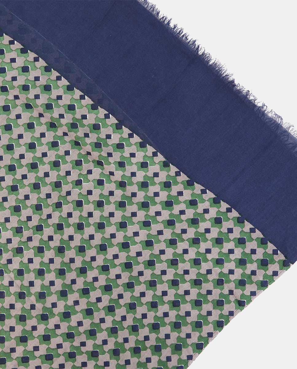 pa-uelo-de-viscosa-abbacino-con-estampado-geom-trico-azul-y-bordes-deshilachados image 3