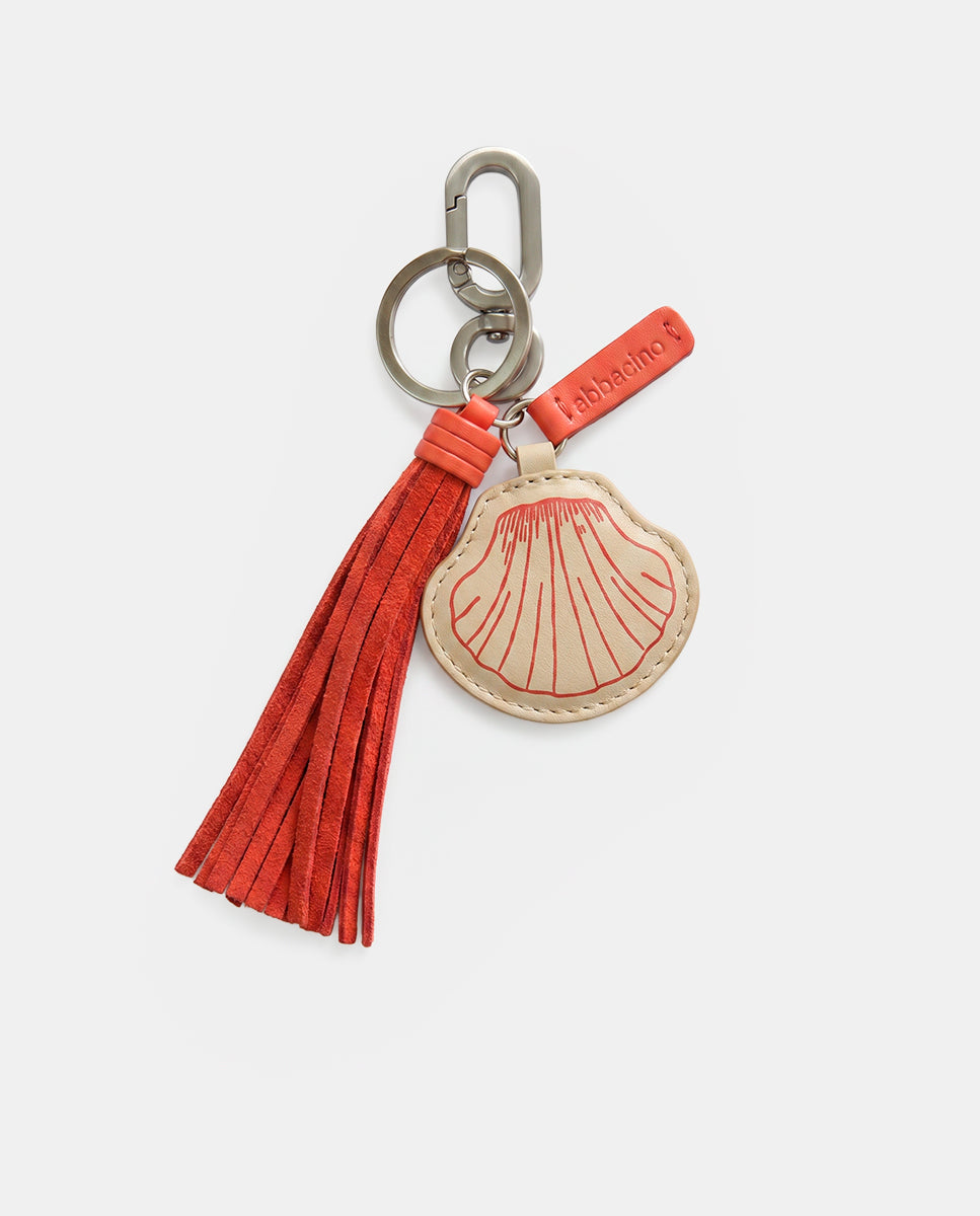 llavero-charm-concha-abbacino-en-piel-roja-con-borla-accesorio-para-bolsos image 2