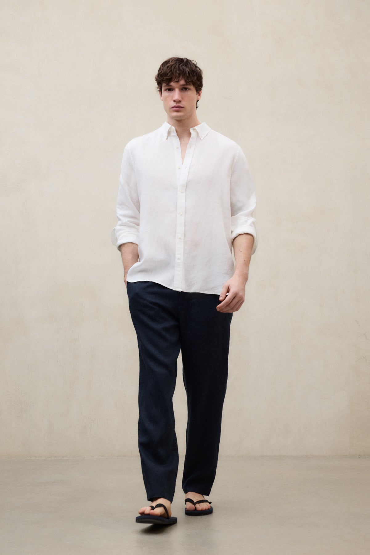 ecoalf-camisa-malibu-blanca-100-lino-fit-regular-manga-larga-te-ido-en-prenda-lo image 5