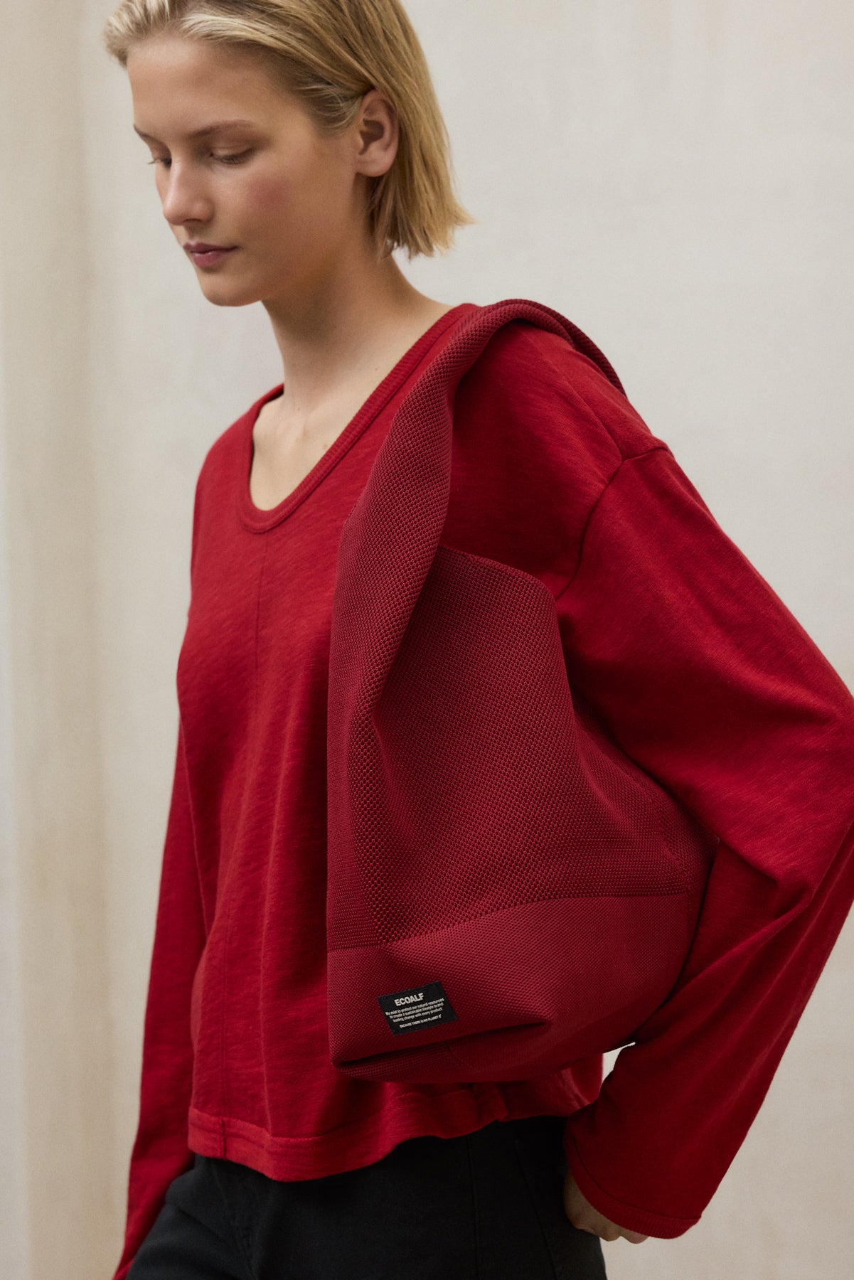 ecoalf-bolso-de-hombro-grande-tika-rojo-100-poli-ster-reciclado-del-oc-ano-estru image 1
