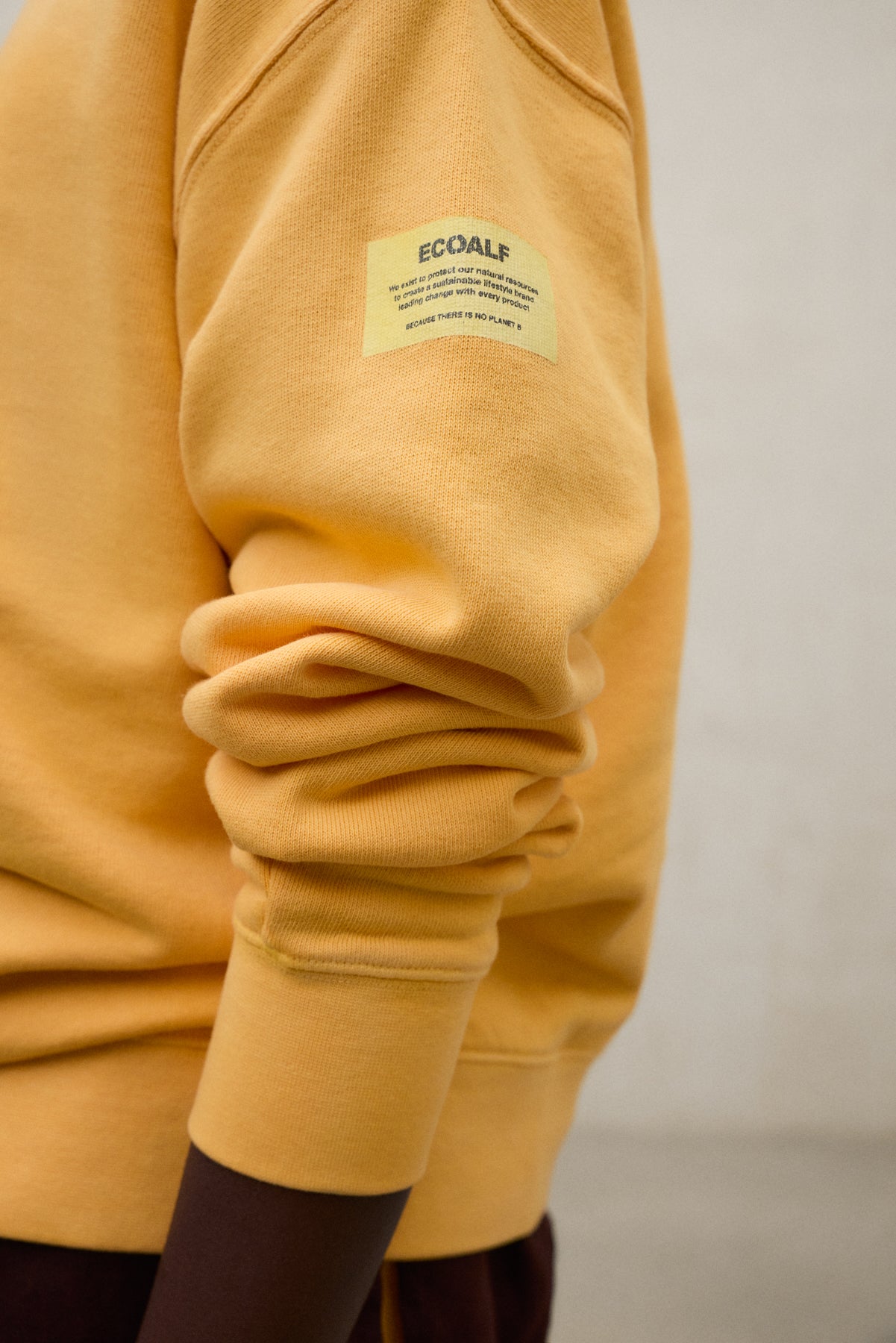sudadera-ecoalf-godoy-naranja-de-algod-n-reciclado-fit-relajado-y-cuello-redondo image 4