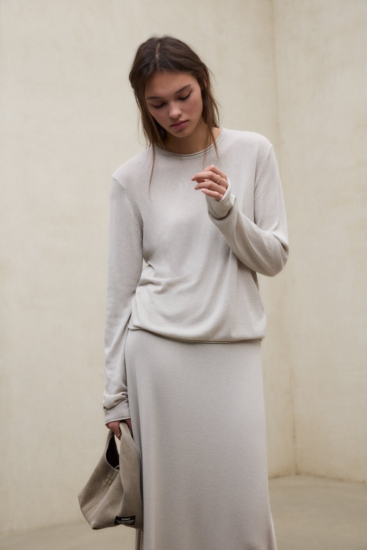 jersey-ecoalf-milo-beige-de-viscosa-ecovero-para-mujer image 5