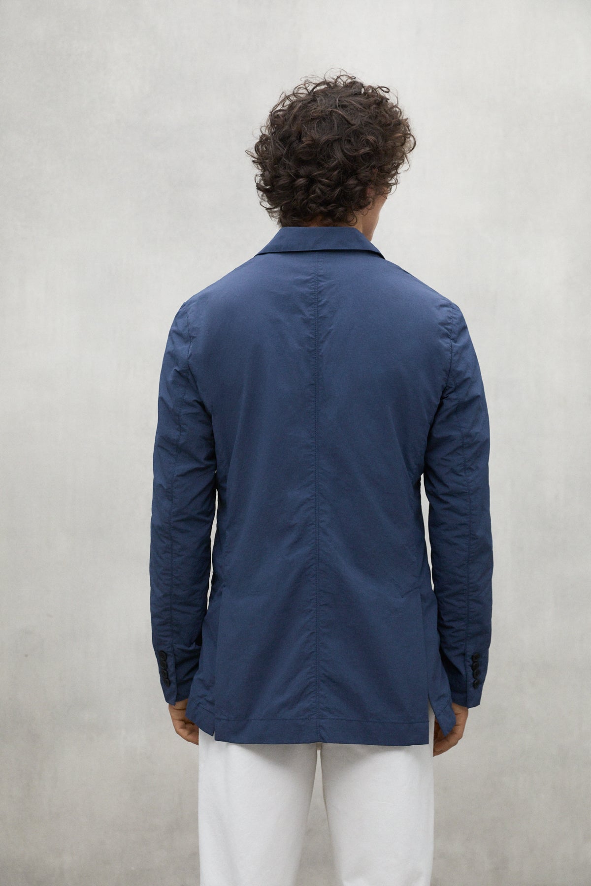chaqueta-aneto-azul-marino-de-hombre-ecoalf-100-poliamida-reciclada-repelente-al image 5