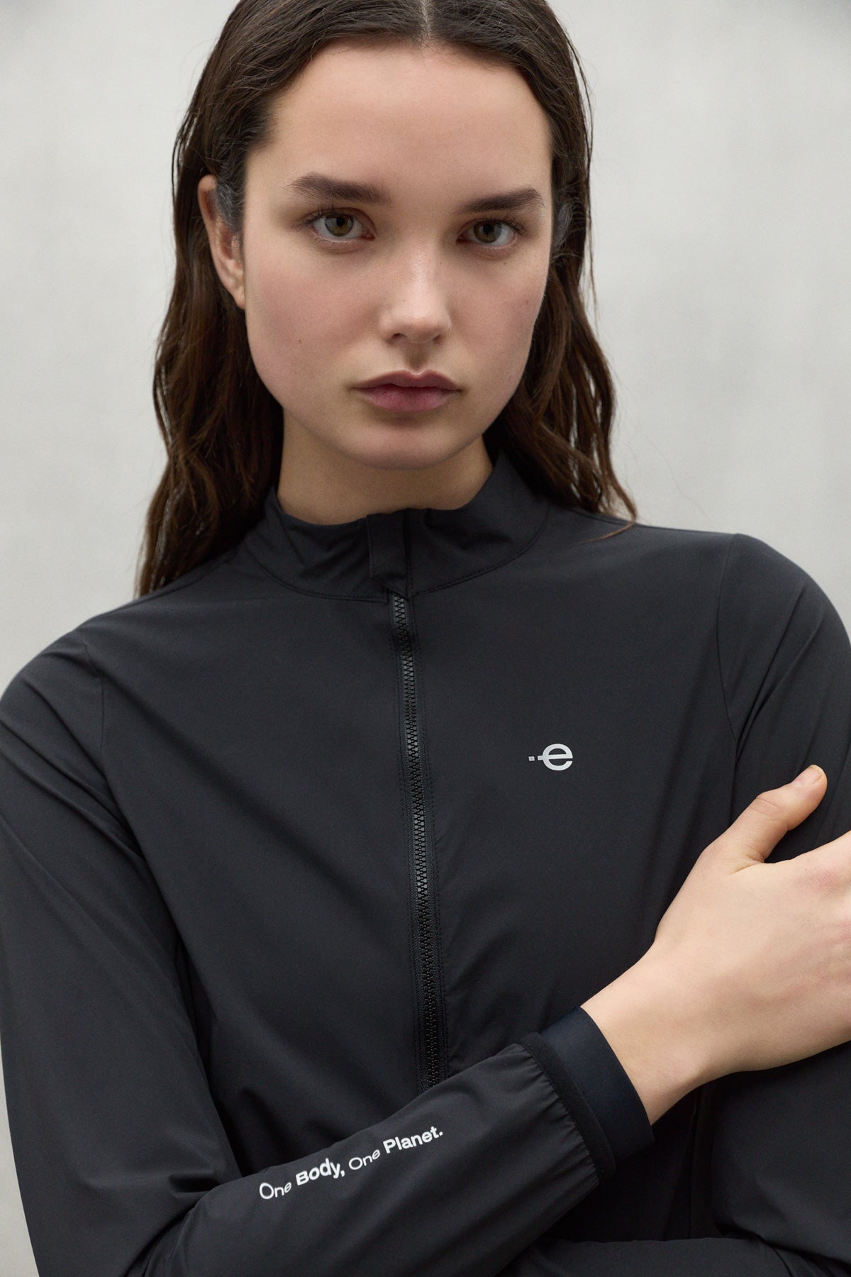 ecoalf-boulders-chaqueta-mujer-ciclismo-negra image 5