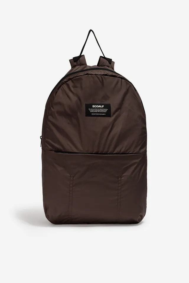 mochila-ecoalf-pacho-marr-n-poli-ster-reciclado-plegable-y-ligera-para-uso-diari image 1