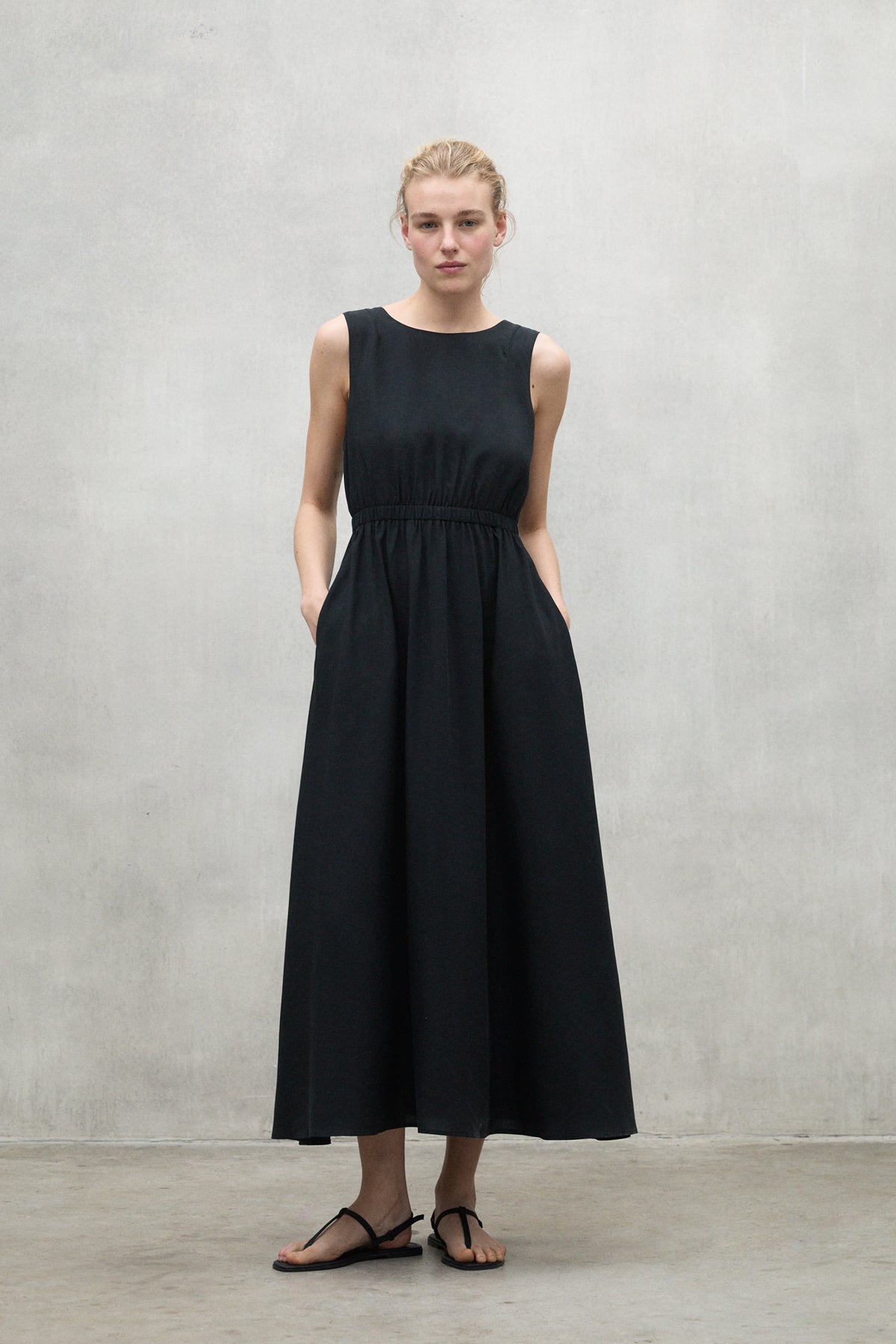 ecoalf-vestido-karl-negro-de-mujer-tencel-lyocell-con-espalda-abierta image 1