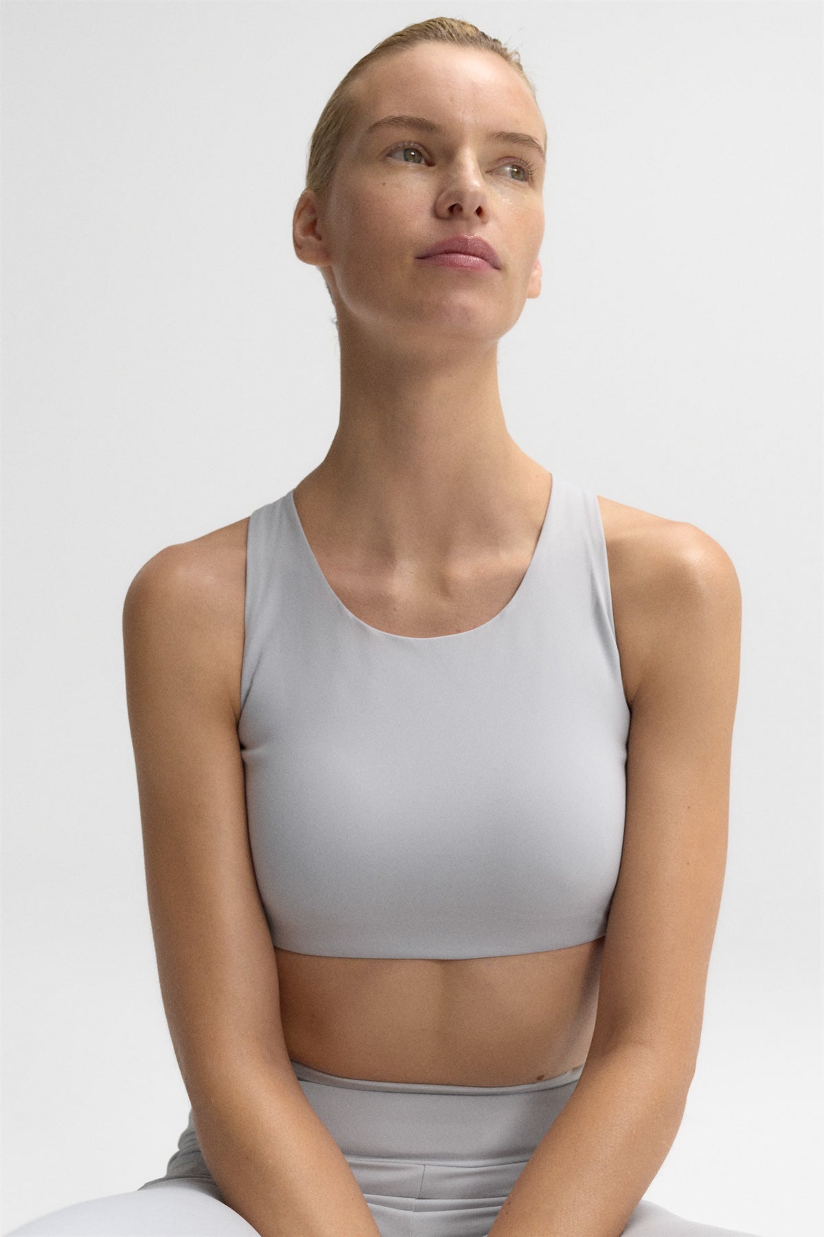 top-de-yoga-bona-gris-de-ecoalf-para-mujer-sujeci-n-y-secado-r-pido-con-fps-5 image 6