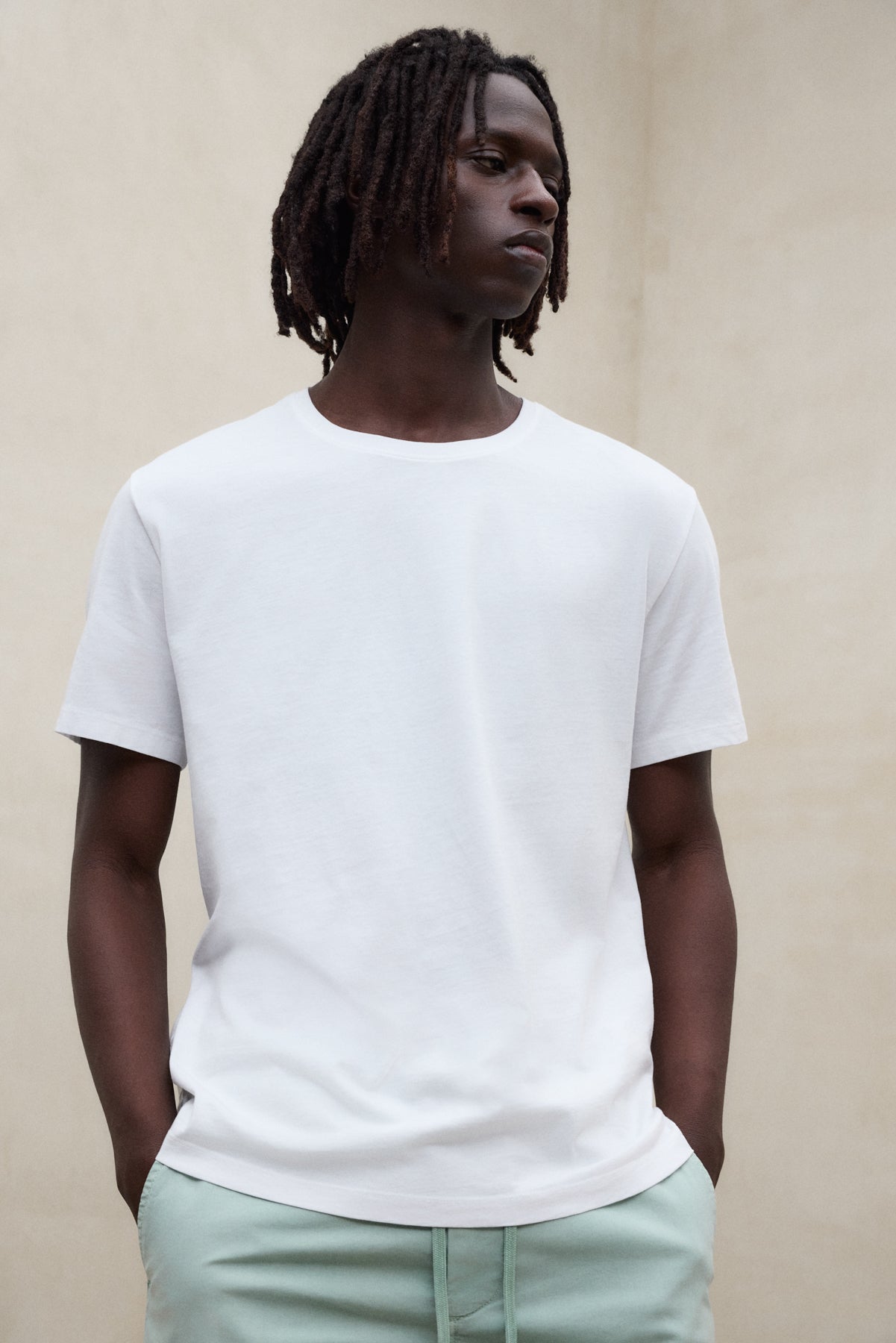 camiseta-ecoalf-vent-blanca-de-hombre-algod-n-reciclado-con-cuello-de-canal image 2
