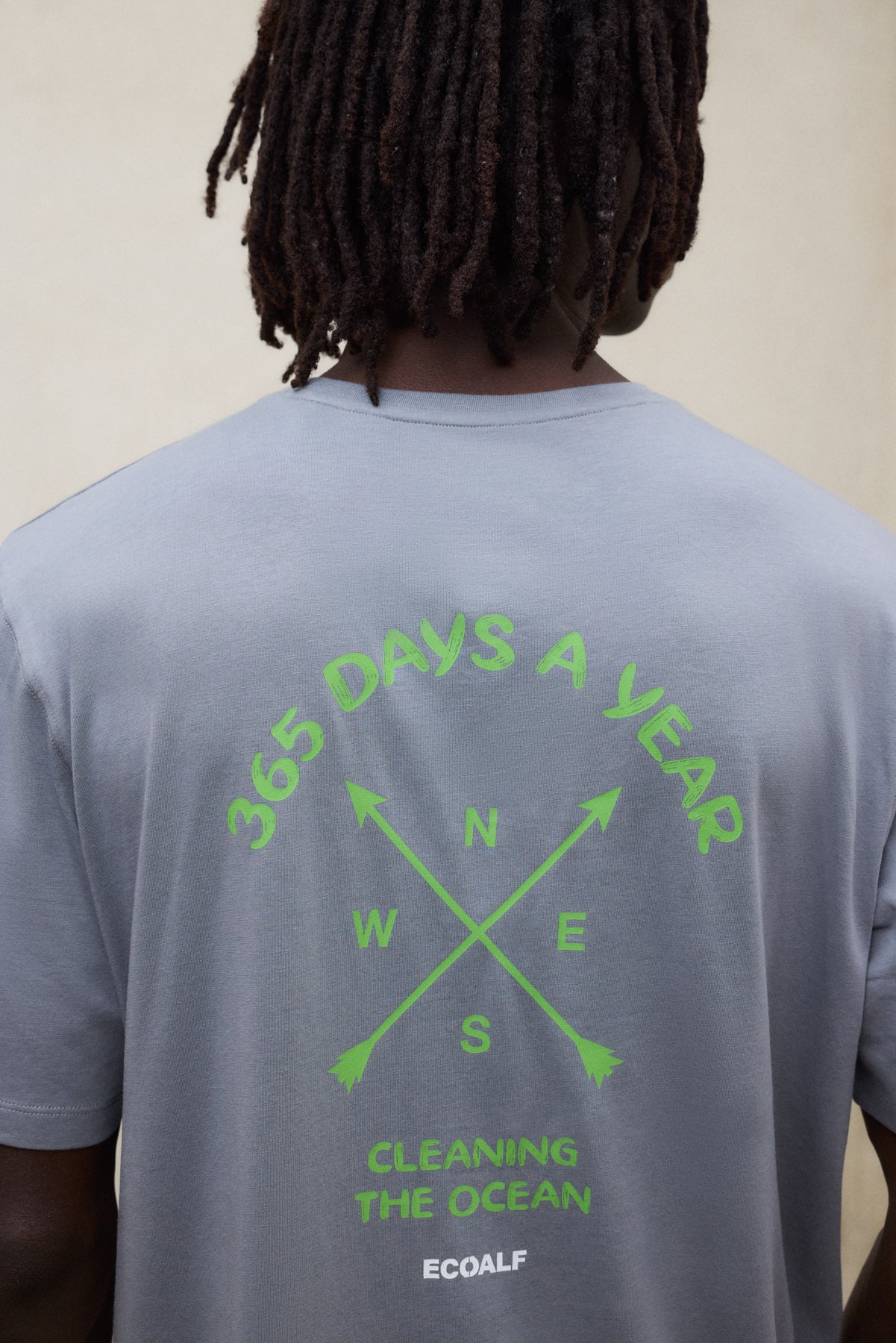 ecoalf-camiseta-clin-gris-oscuro-algod-n-org-nico-fit-relajado-y-estampado-trase image 3
