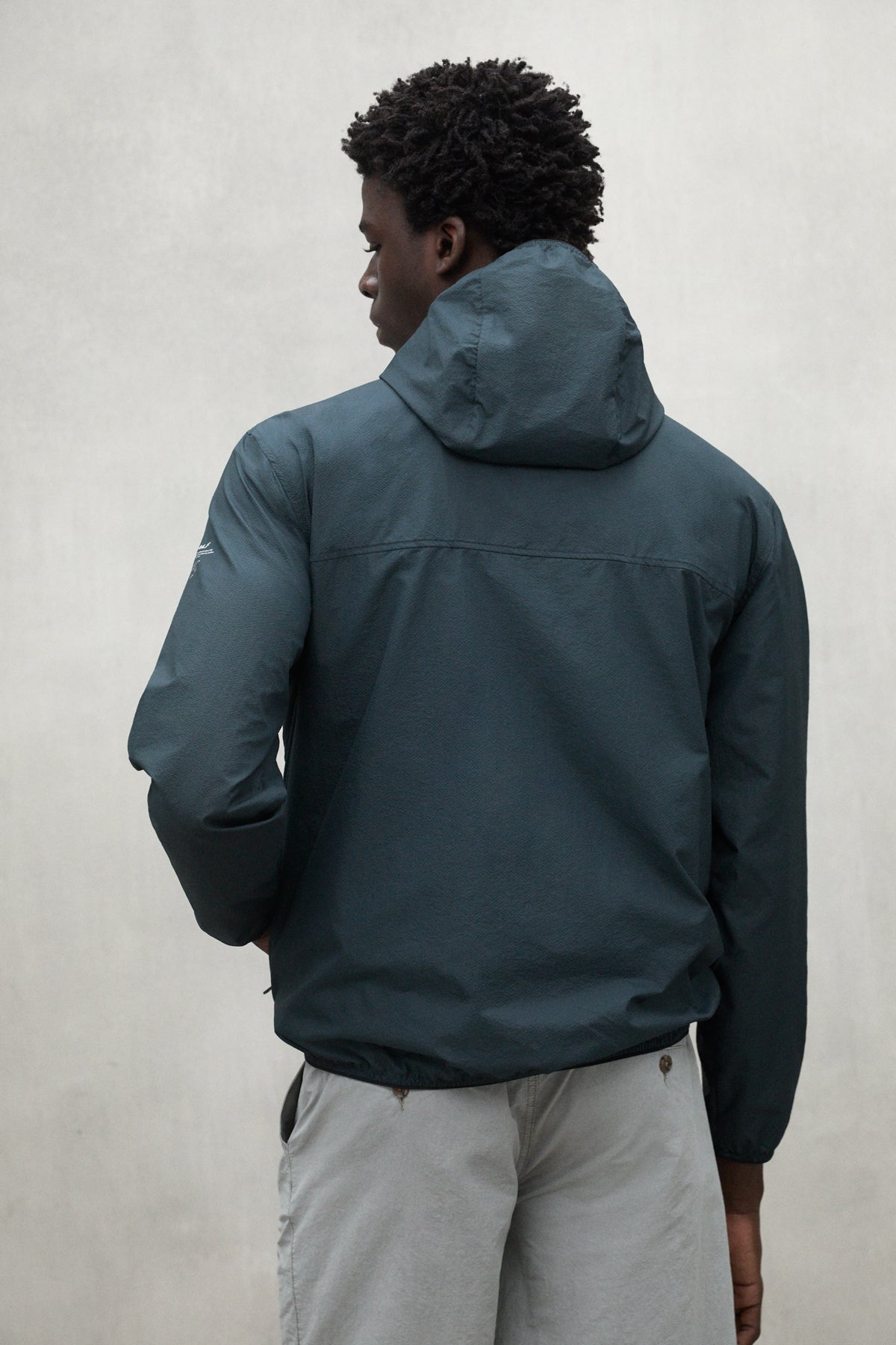 chaqueta-ecoalf-mori-verde-repelente-al-agua-poliamida-reciclada image 4
