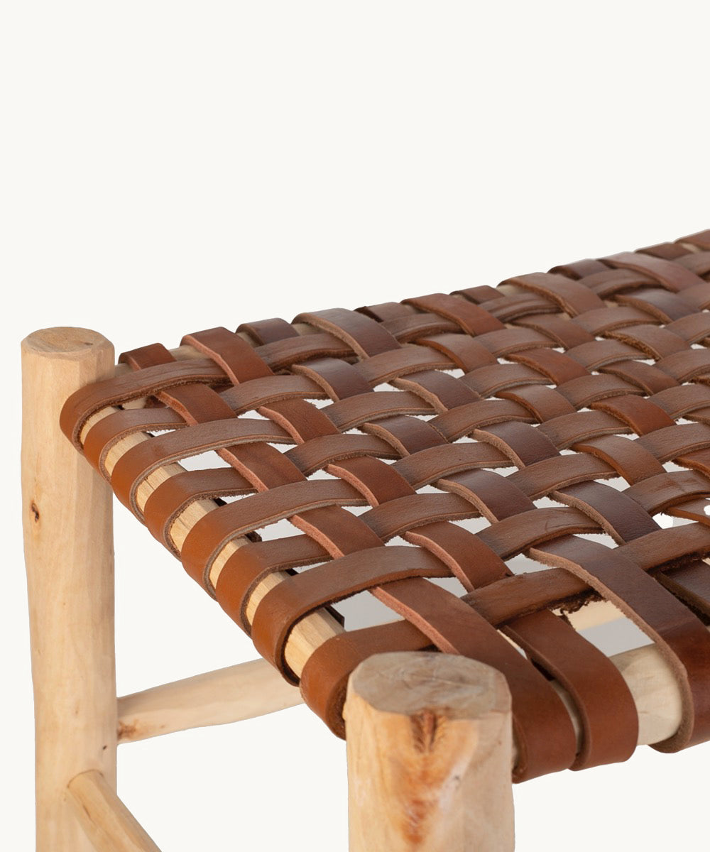 taburete-kbas-de-madera-y-cuero-tama-o-grande-80x34x34-cm image 2