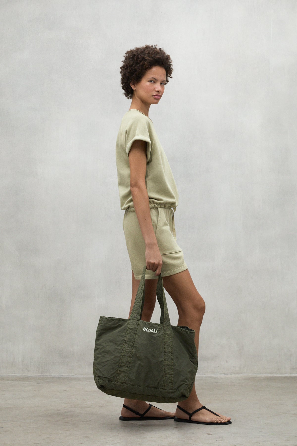 ecoalf-bolso-tote-rio-khaki-72-poliamida-reciclada-y-28-algod-n-org-nico-plegabl image 2