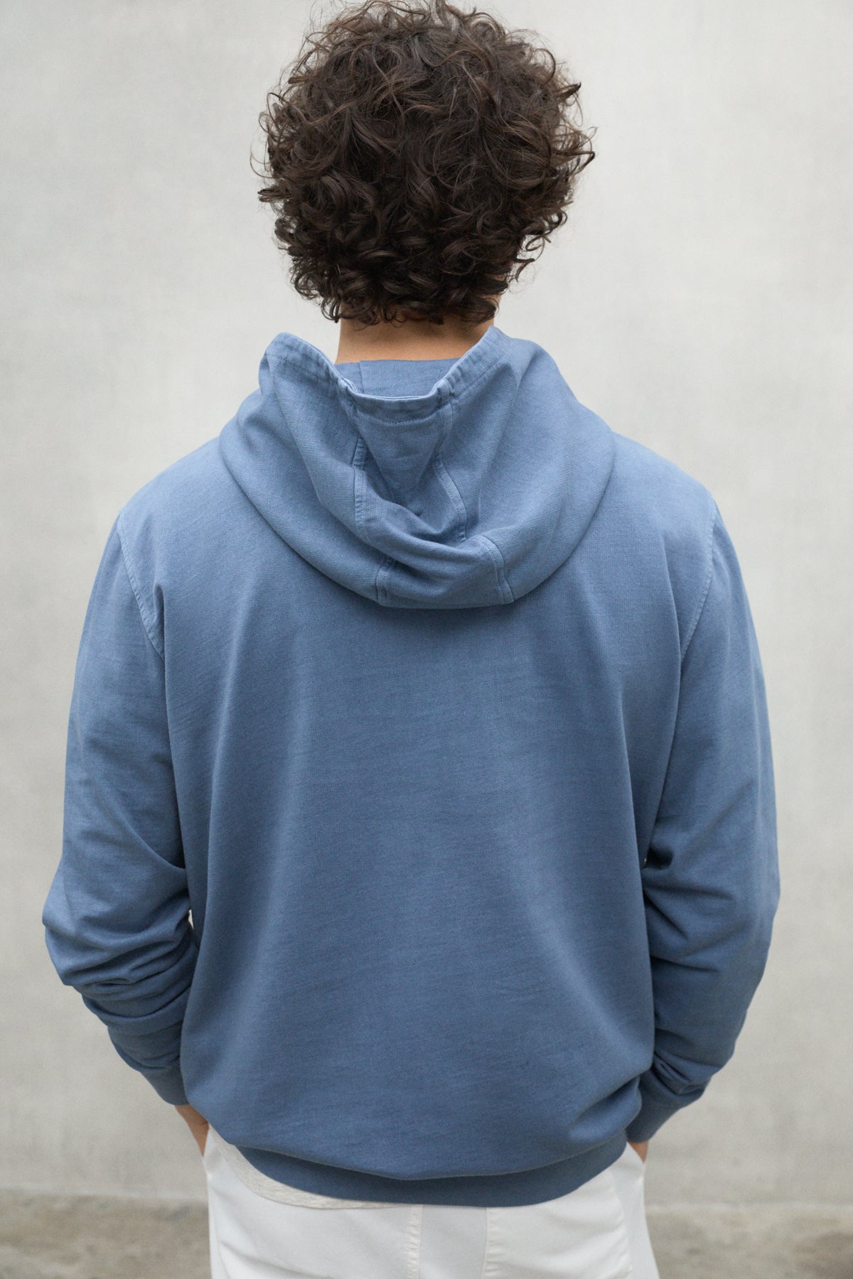 sudadera-ecoalf-barca-azul-50-algod-n-org-nico-y-50-reciclado-colecci-n-because- image 3