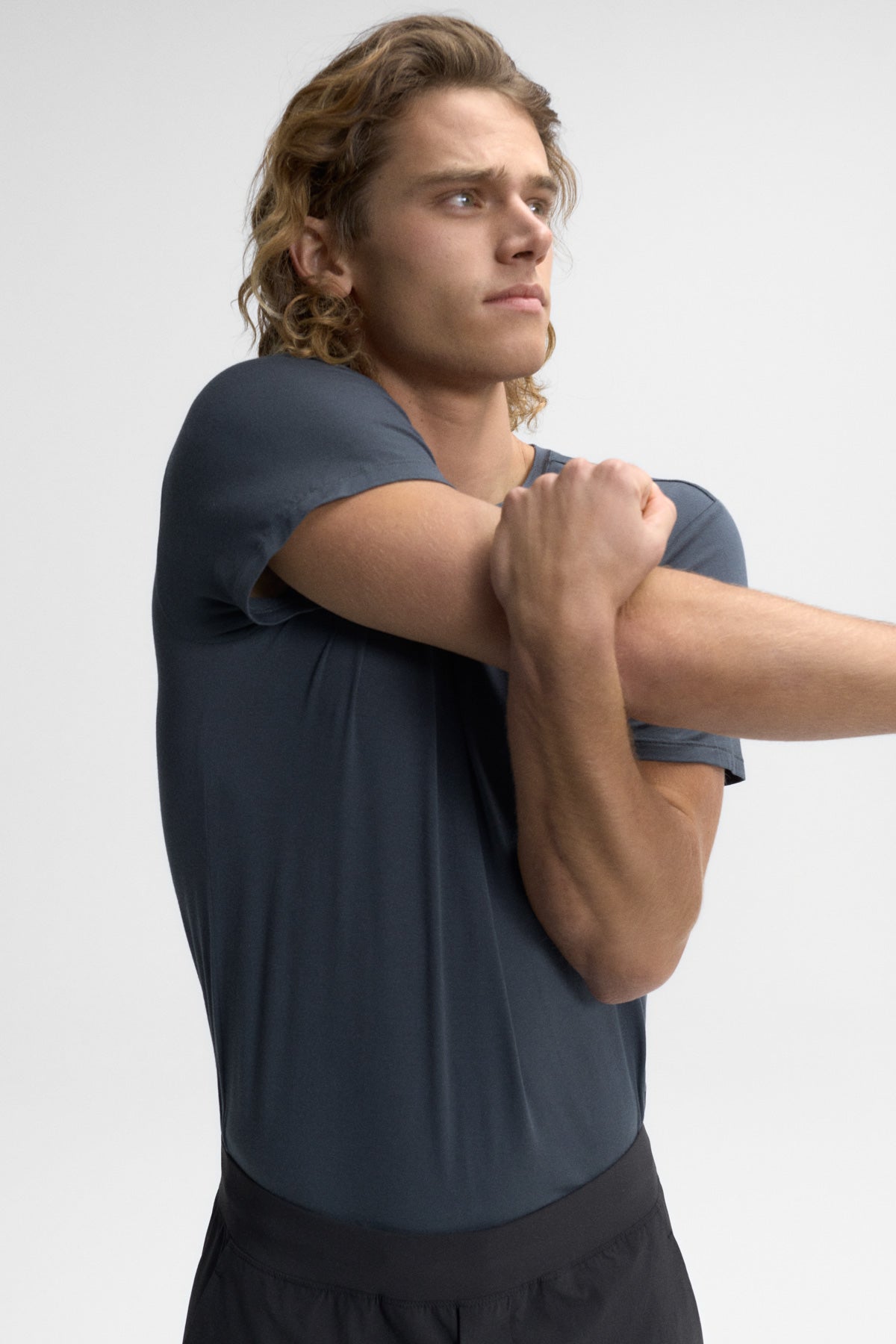 ecoalf-camiseta-amed-gris-de-hombre-micromodal-transpirable-y-ligera image 6