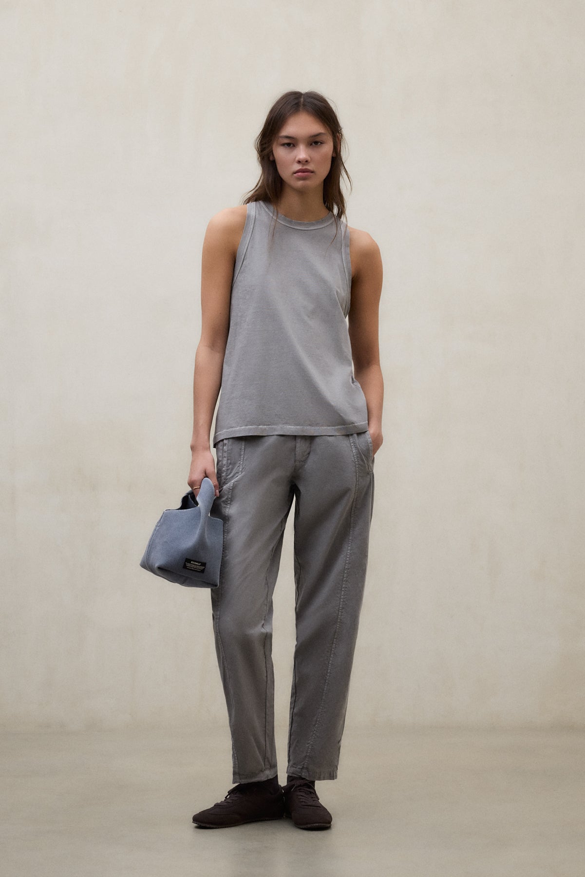 pantalones-ripoll-ecoalf-de-algod-n-regenerativo-para-mujer-gris-oscuro image 1