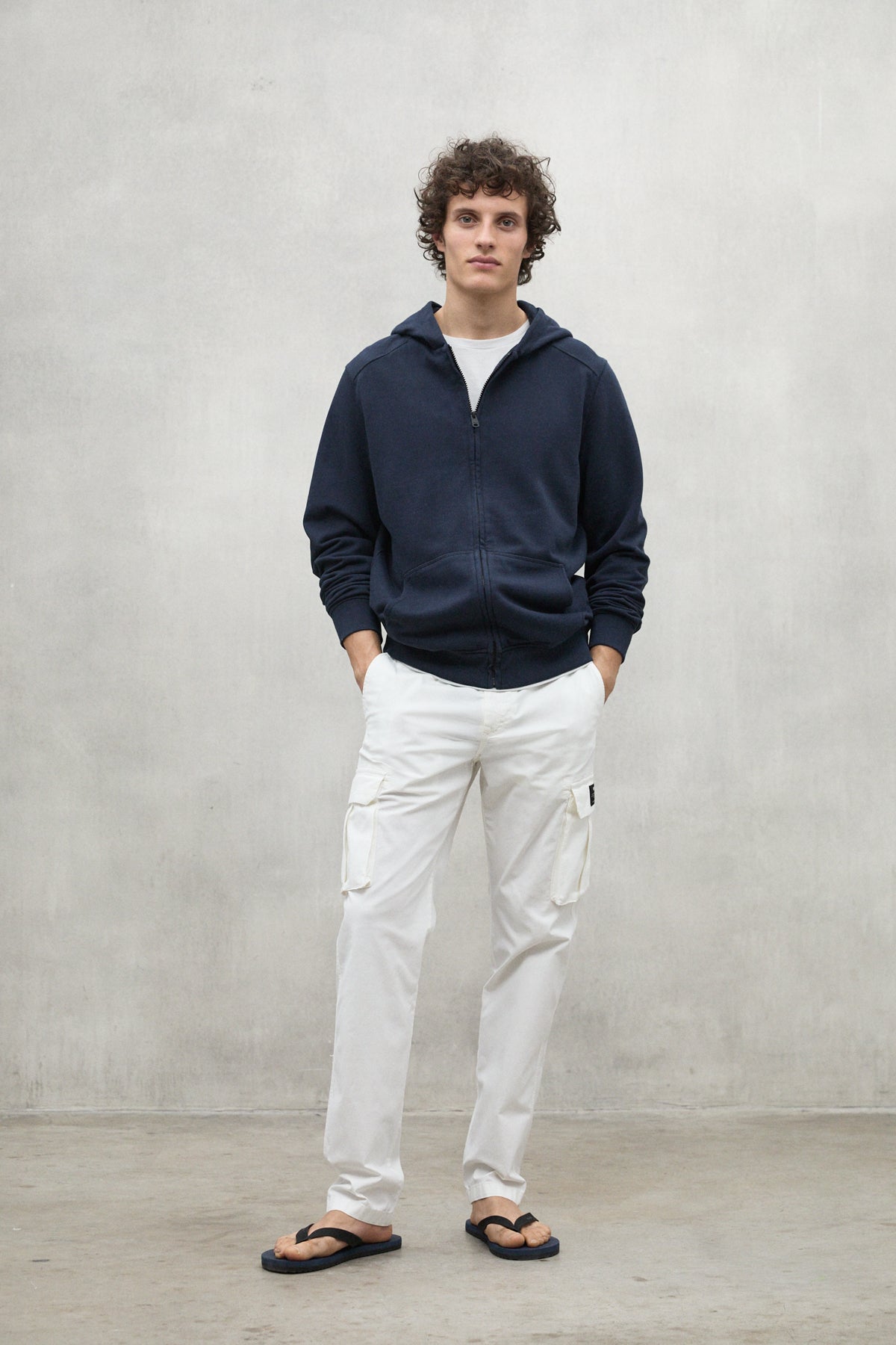 pantalones-ethicargo-de-ecoalf-para-hombre-blancos-algod-n-reciclado image 1