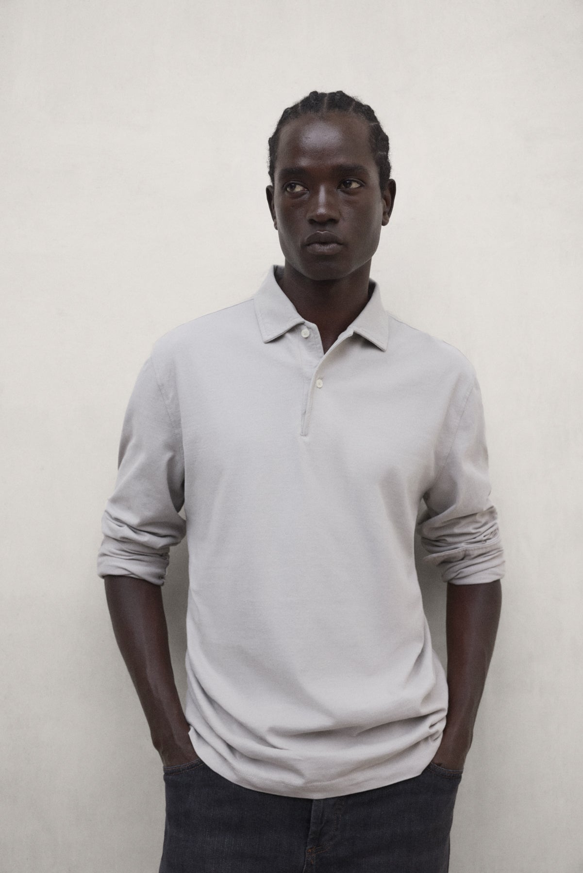 polo-patrick-gris-claro-ecoalf-de-50-algod-n-reciclado-cuello-italiano-y-tapeta- image 2