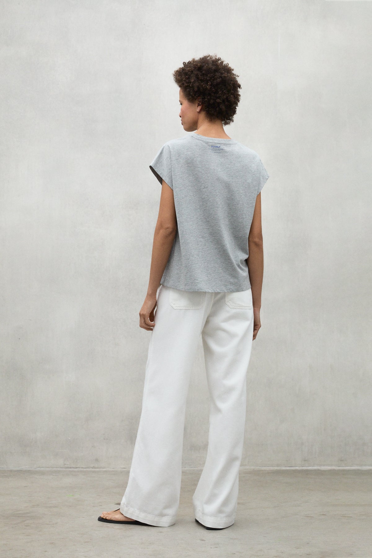 ecoalf-camiseta-namur-gris-claro-de-mujer-30-algod-n-reciclado-mensaje-because-t image 2