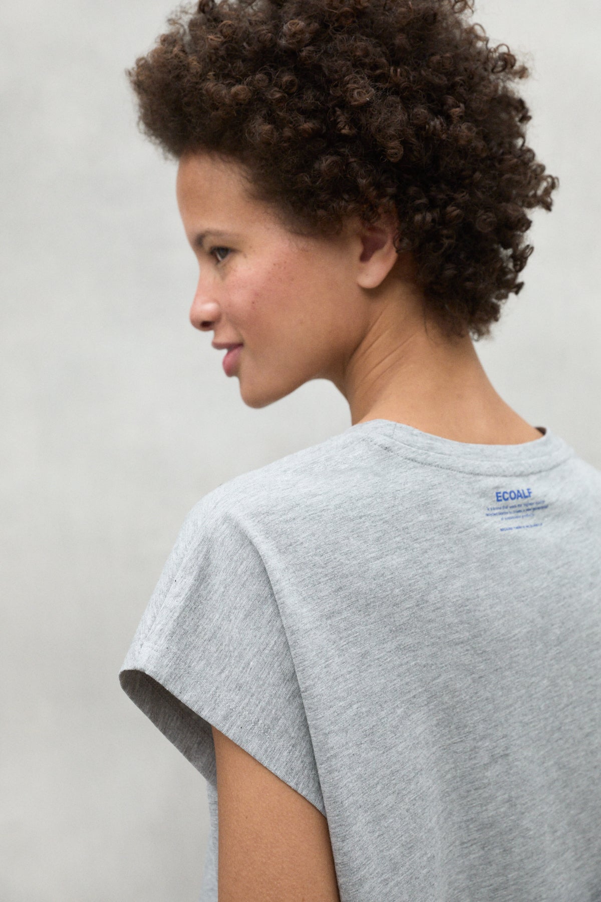 ecoalf-camiseta-namur-gris-claro-de-mujer-30-algod-n-reciclado-mensaje-because-t image 5