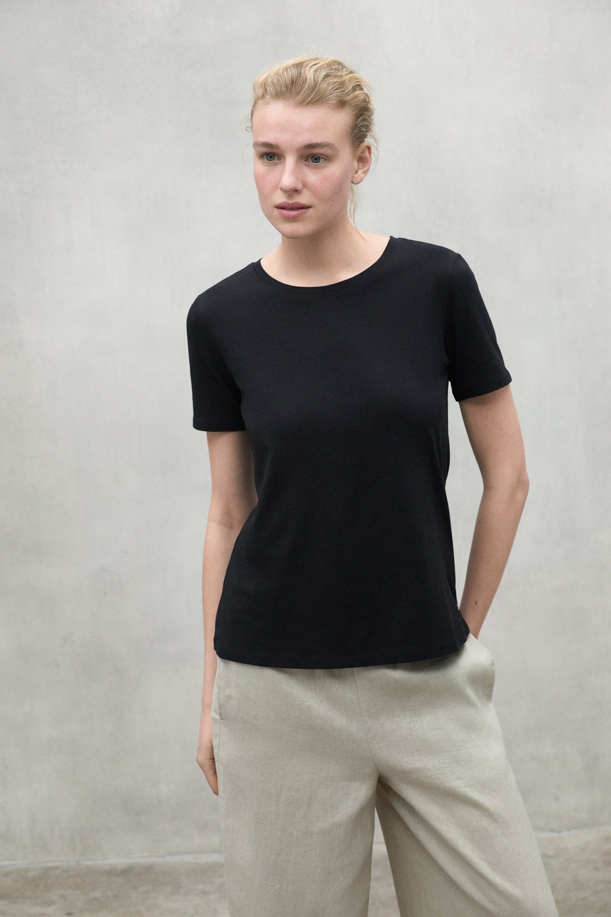 ecoalf-camiseta-lake-negra-de-algod-n-org-nico-y-tencel image 4