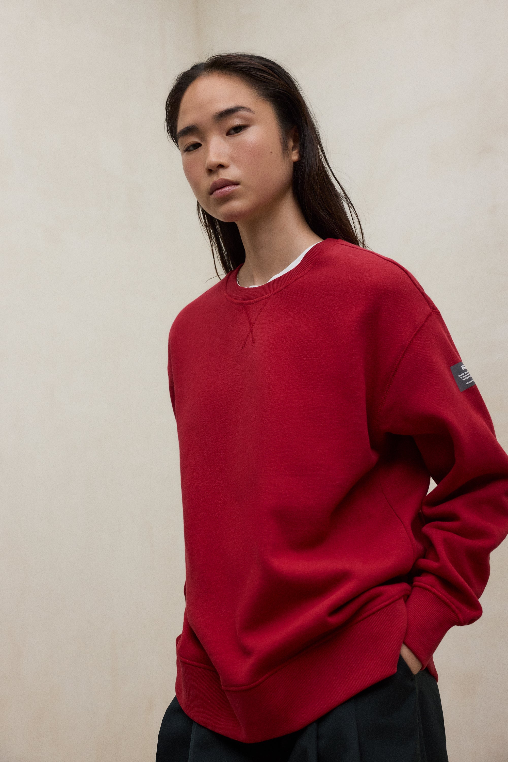 sudadera-ecoalf-storm-roja-de-algod-n-reciclado-y-org-nico-para-mujer image 5
