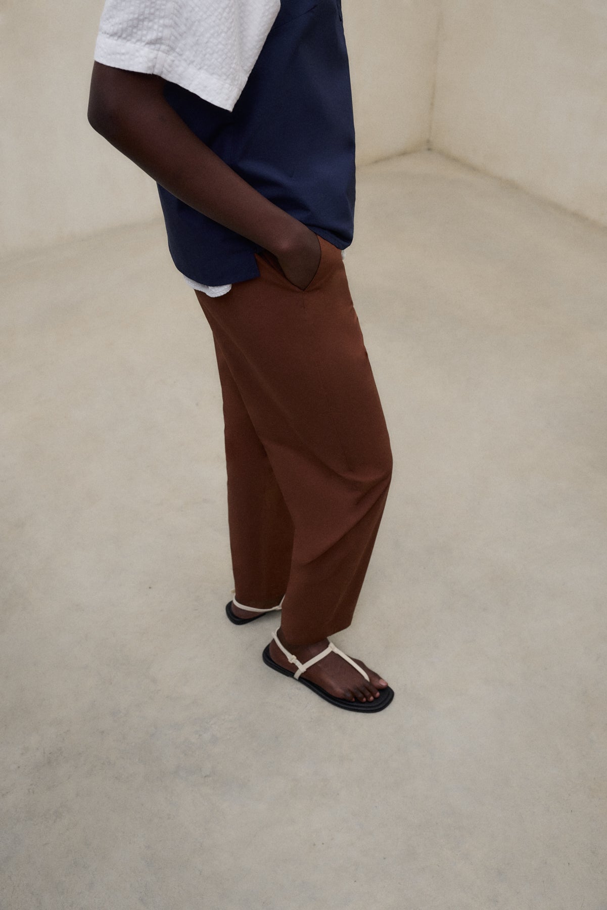 pantalones-ecoalf-laga-marr-n-70-algod-n-org-nico-pierna-ajustada-mujer image 5