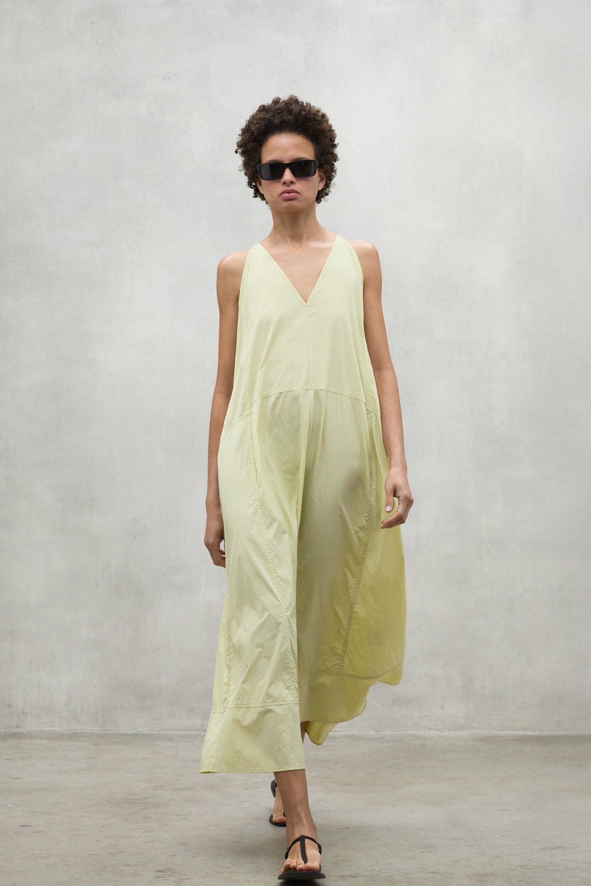 vestido-ecoalf-anatasa-amarillo-para-mujer-100-poliamida-reciclada-fit-holgado image 4