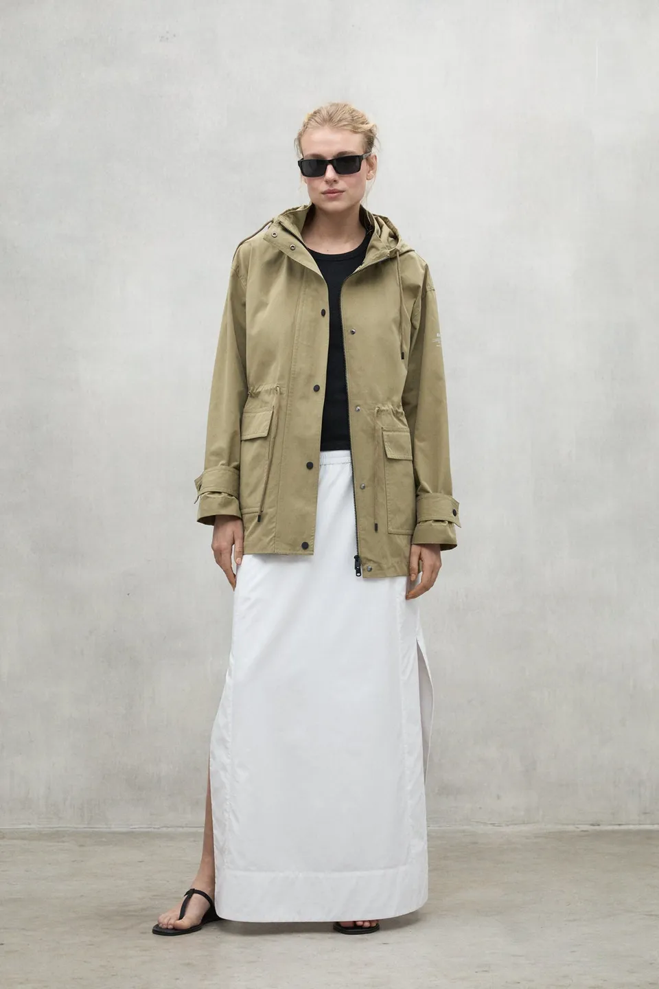 chaqueta-tabur-khaki-de-ecoalf-poli-ster-reciclado-y-repelente-al-agua image 1