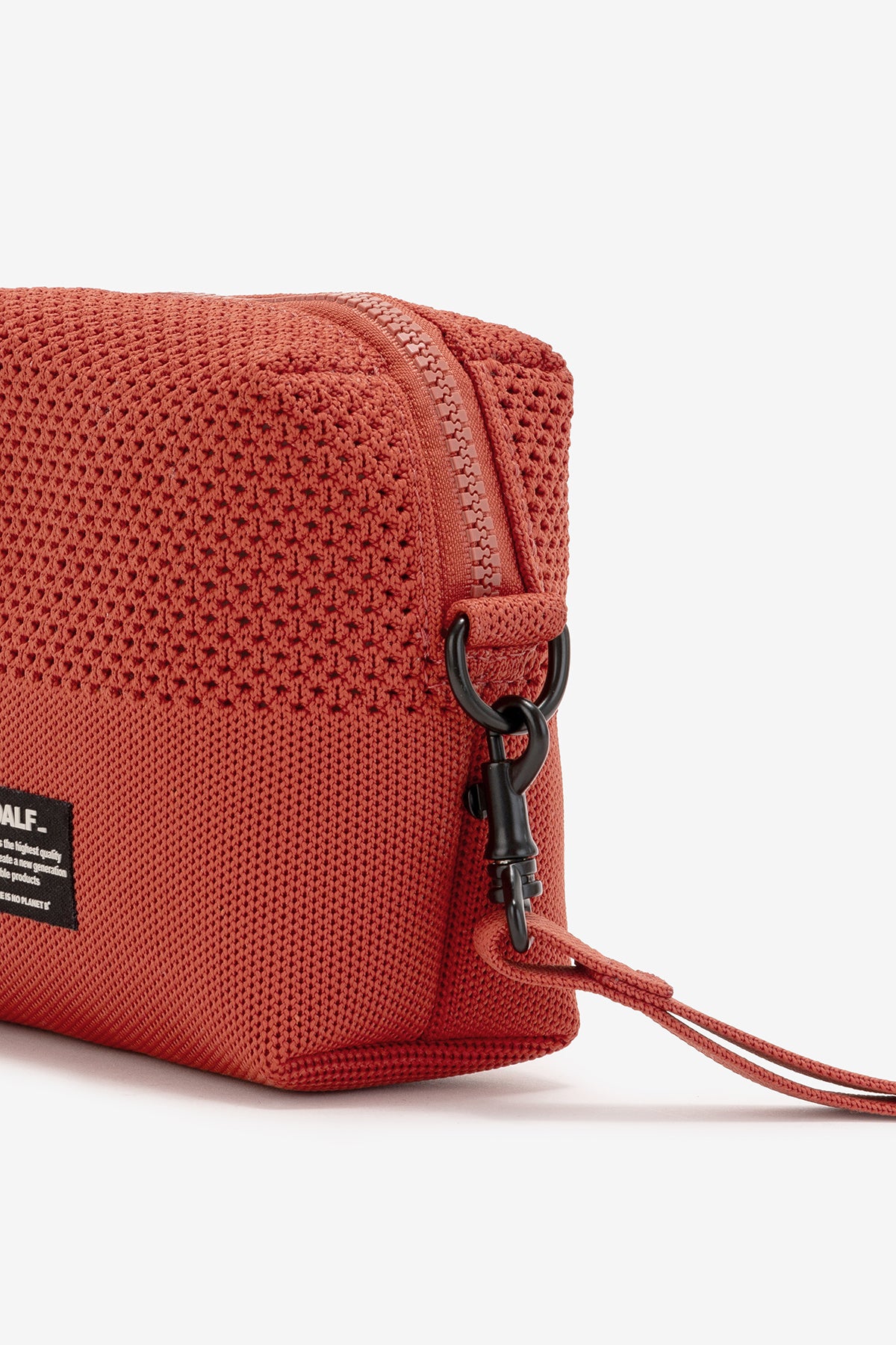 bolso-clutch-tika-naranja-ecoalf-de-botellas-recicladas-colecci-n-hilo-del-mar-c image 3