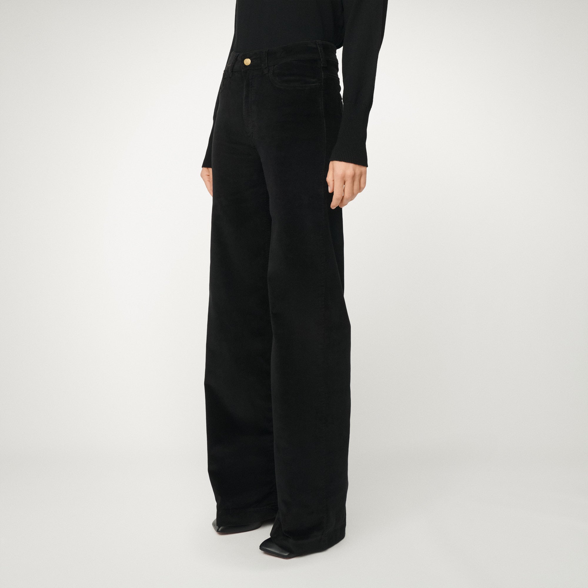 lois-palazzo-mistral image 2