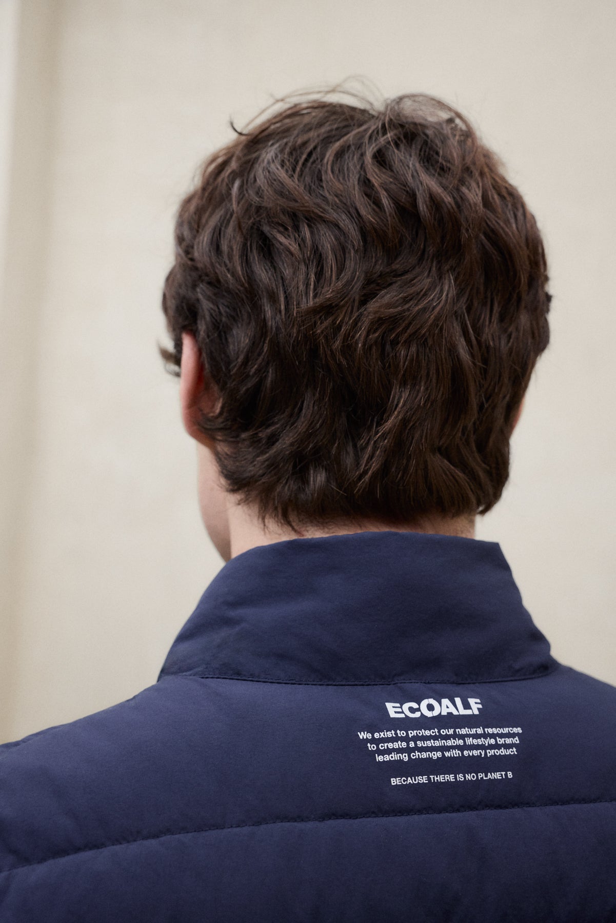 chaleco-bels-de-ecoalf-para-hombre-100-poliamida-reciclada-azul-marino image 4